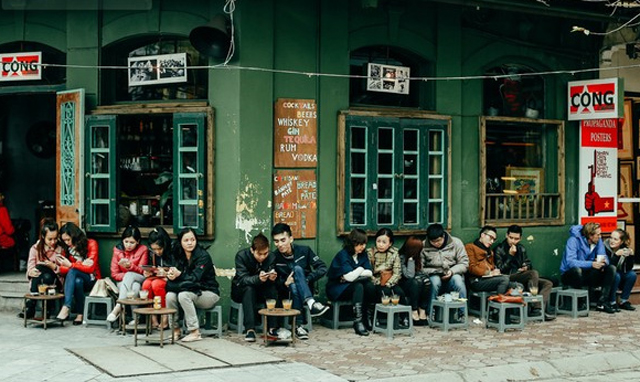 Вьетнамское уличное кафе и кофе