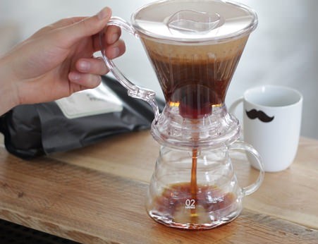 Воронка Clever сочетает в себе сразу два способа заваривать кофе: настаивание и капельный фильтр