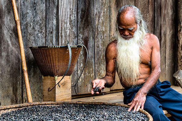 Вьетнамский старик и кофе